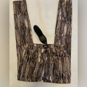 BDG Ladies High rise cigarette ankle animal snake print jeans Size 25 VV…